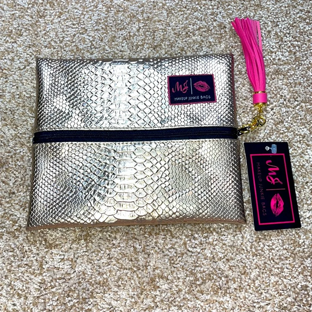 Flat cosmetic bag